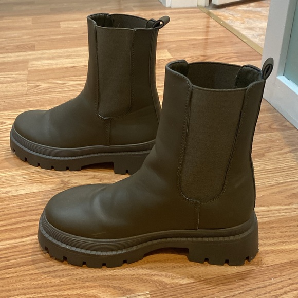 Army Green/khaki Rain Boots. Size 7 - Picture 3 of 10